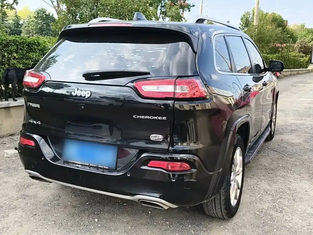Jeep Cherokee — миниатюра 7