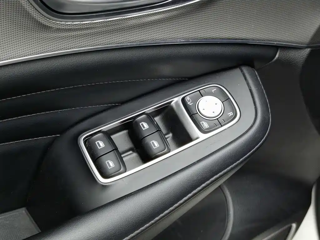 Roewe RX5 MAX — миниатюра 9