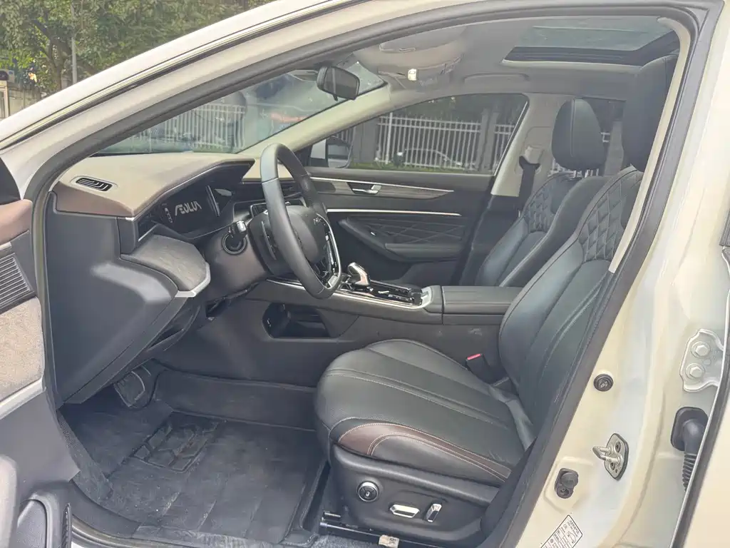 DONGFENG YI HYUN MAX