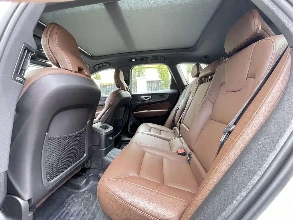 Volvo XC60 PHEV — миниатюра 37