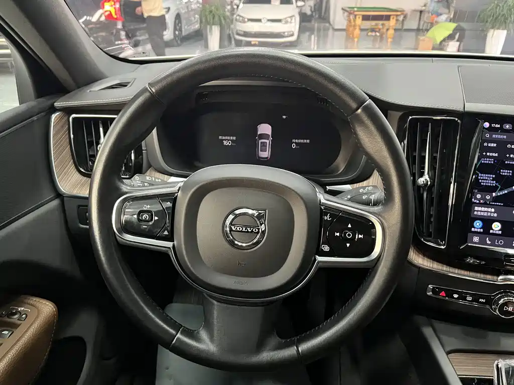 Volvo XC60 PHEV — миниатюра 13