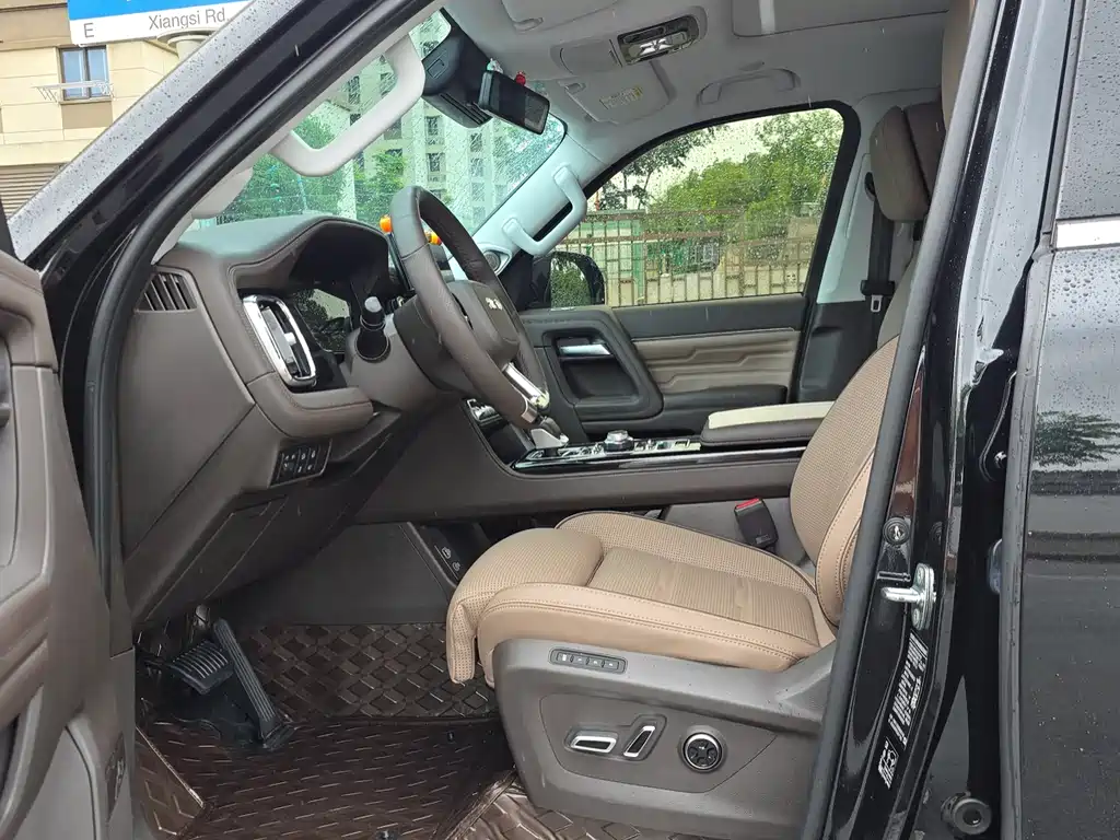 BAIC BJ60 2022 2.0T мест