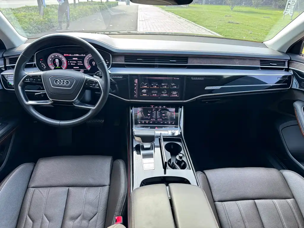 Audi A8 — миниатюра 7