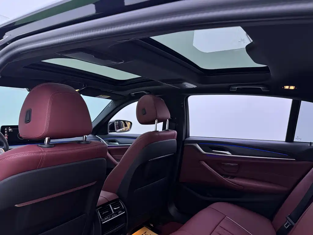 BMW 5 Series — миниатюра 7