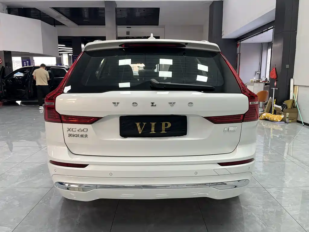 Volvo XC60 PHEV — миниатюра 7