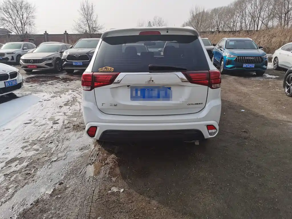 MITSUBISHI OUTLANDER
