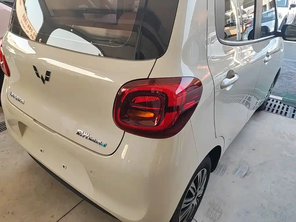 Wuling MINIEV — миниатюра 8