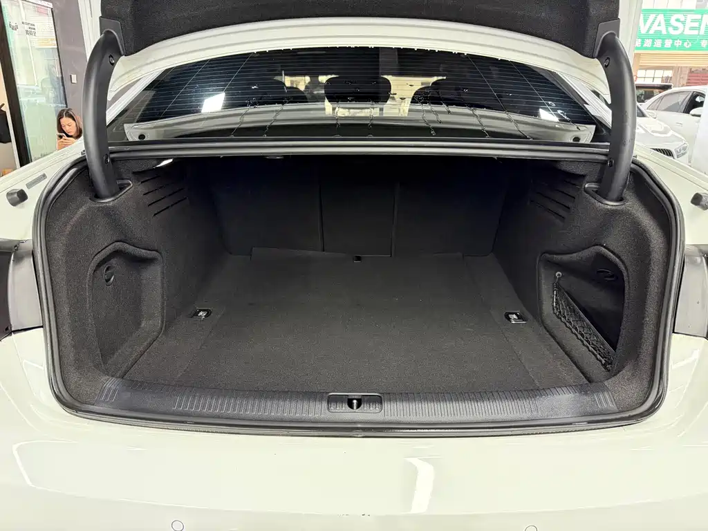 Audi A4L — миниатюра 21