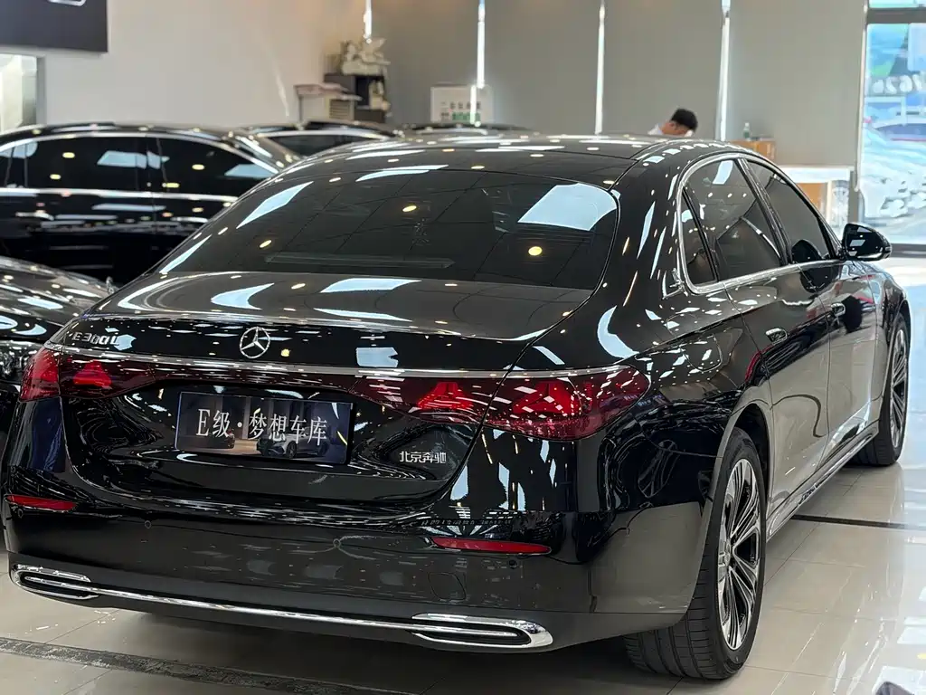 Mercedes-Benz E-Class — миниатюра 6