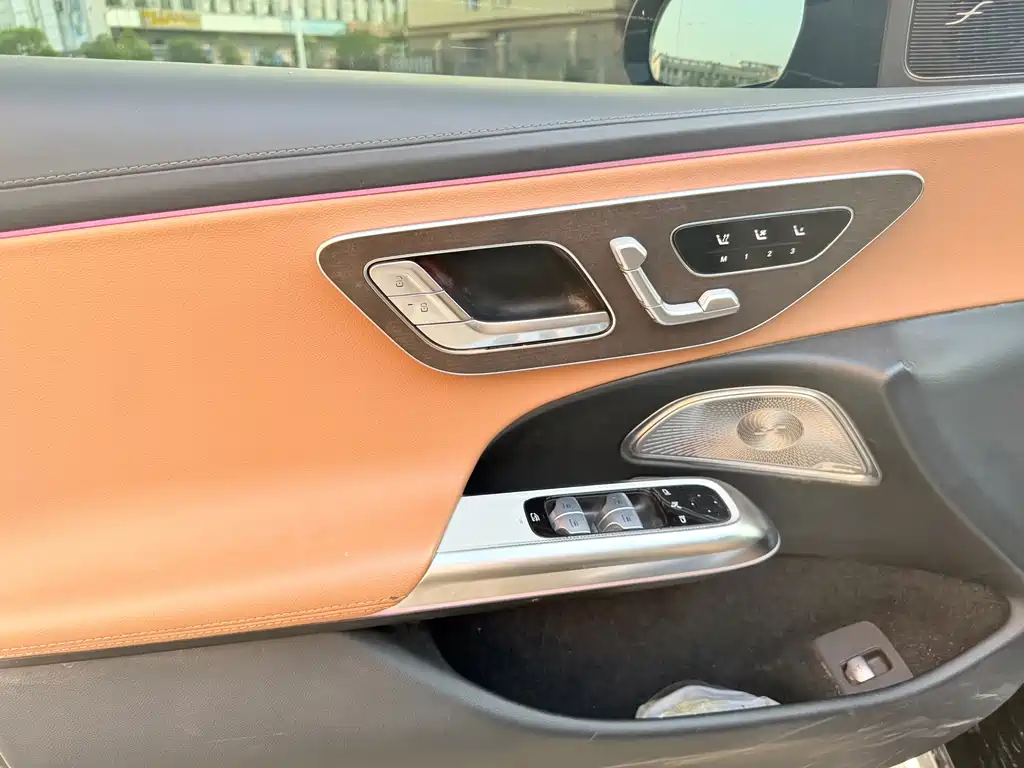 Mercedes-Benz E-Class — миниатюра 7
