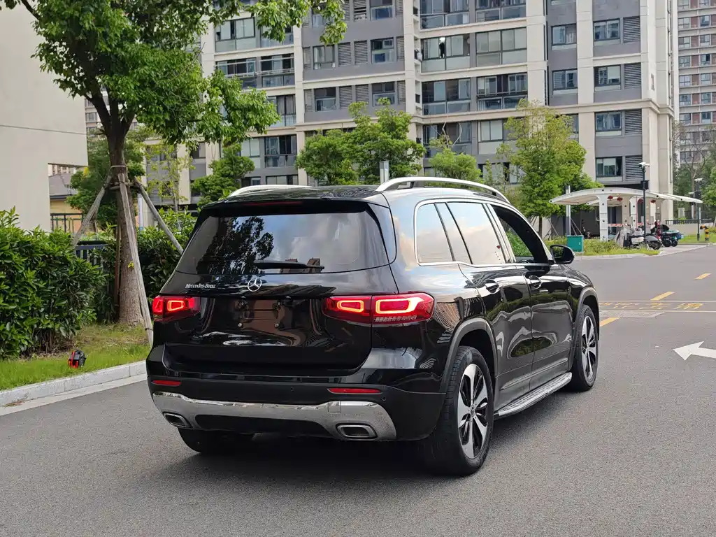 Mercedes-Benz GLB — миниатюра 16