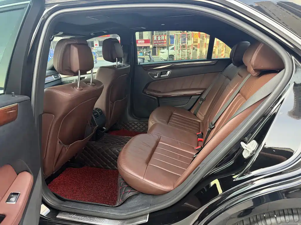 Mercedes-Benz E-Class — миниатюра 8