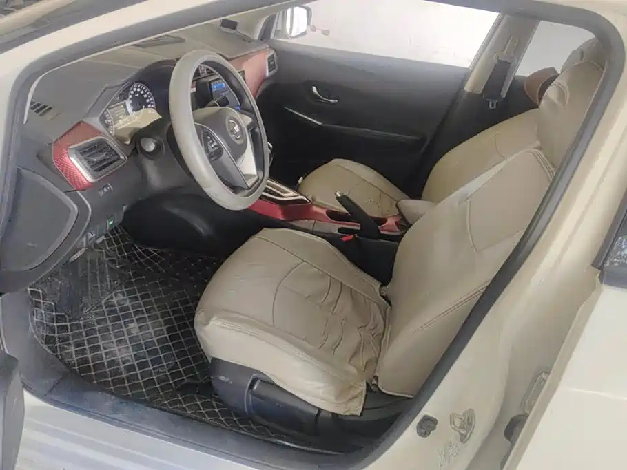 Nissan Bluebird — миниатюра 8