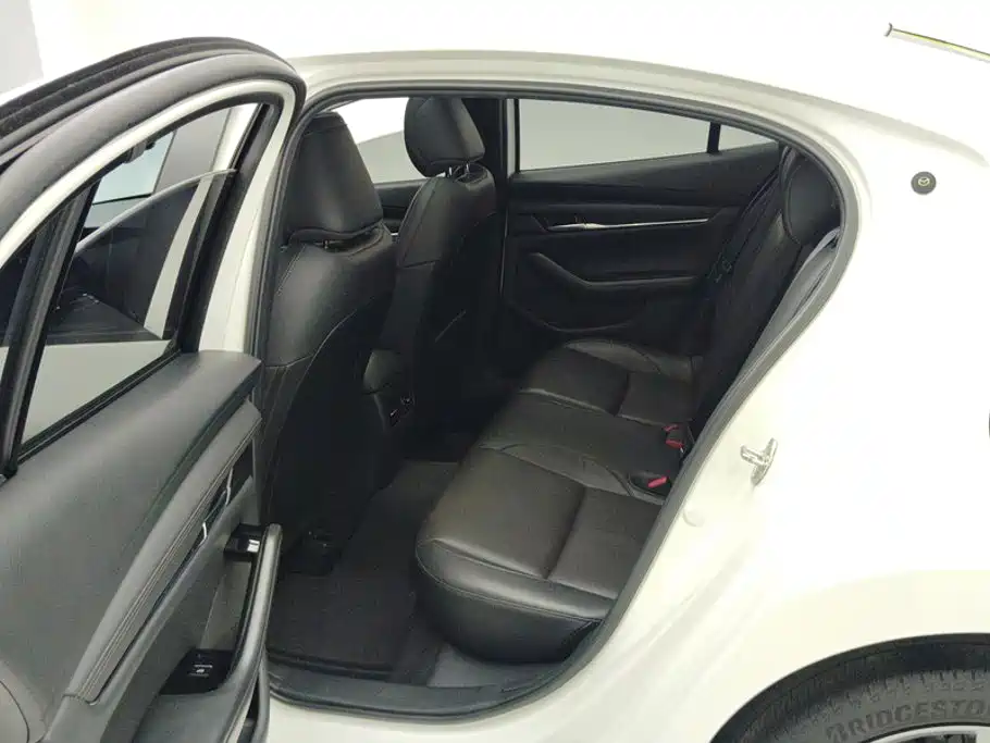 Mazda 3 Axela — миниатюра 11
