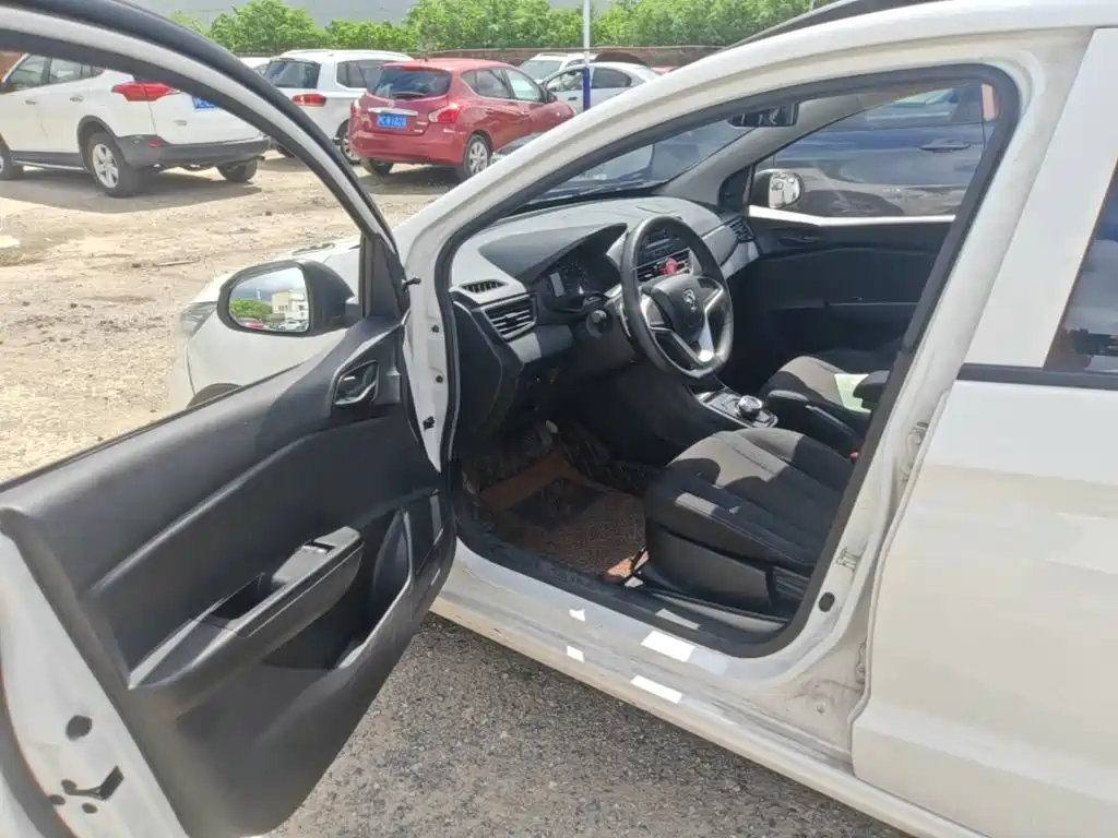 Baojun 310W — миниатюра 14