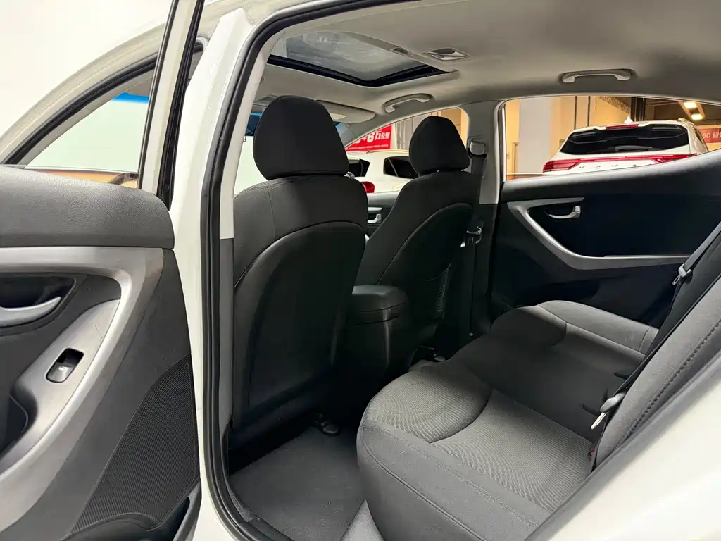 Hyundai Elantra Langdong — миниатюра 9