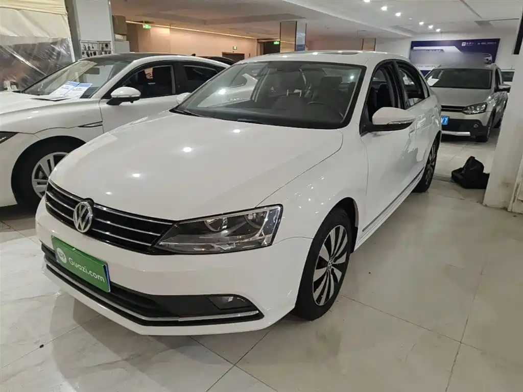 Volkswagen Sagitar 2018 1.6L AT Comfort