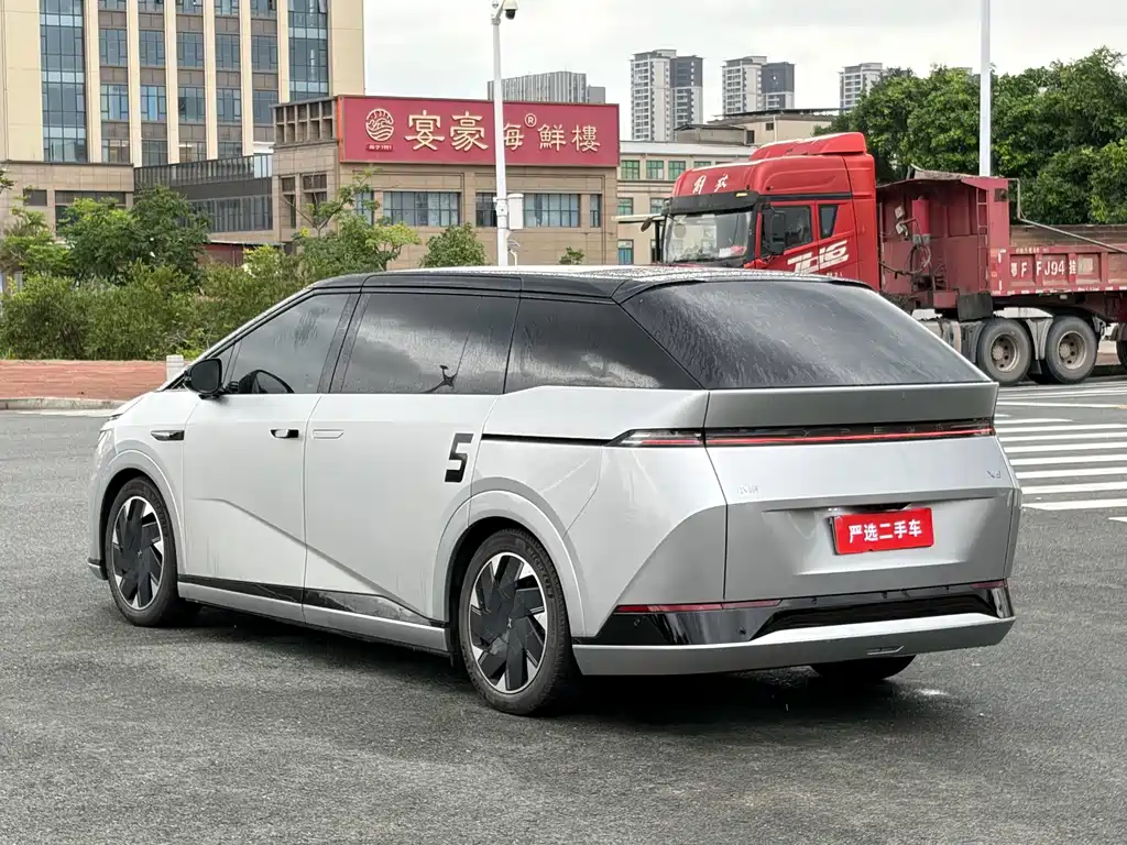 Xpeng X9 2024 702 Max