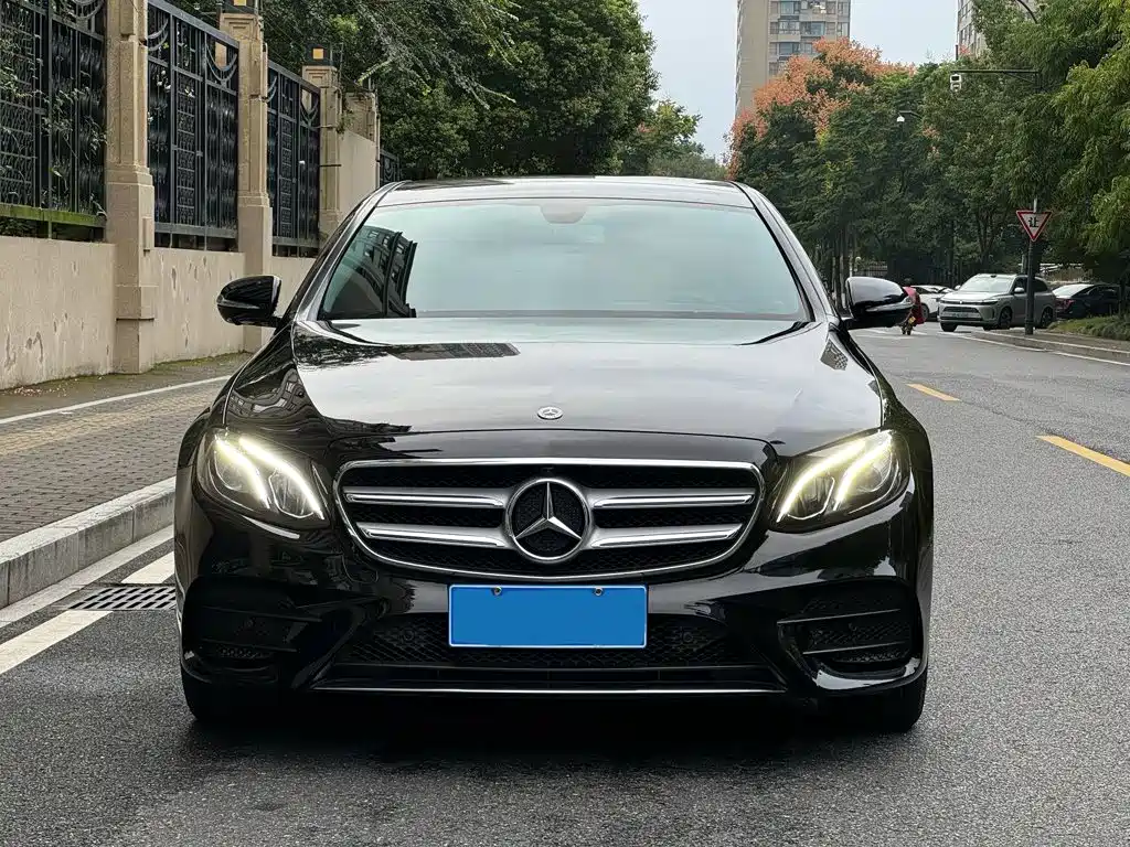 Mercedes-Benz E-Class — миниатюра 6