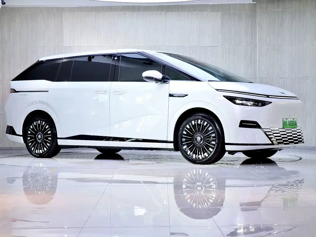 XPeng X9 — миниатюра 6