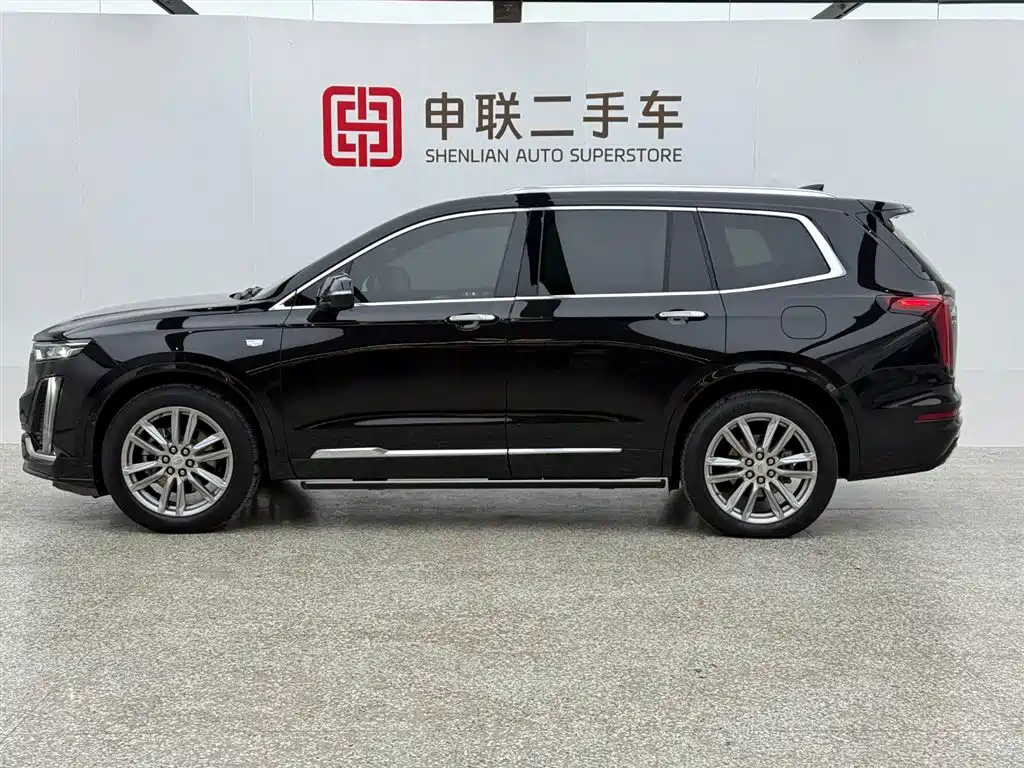 CADILLAC  XT6