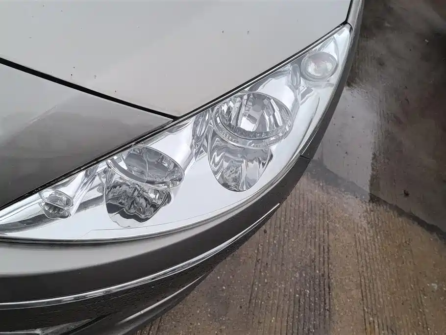 Peugeot 408 2013 2.0L AT Comfort