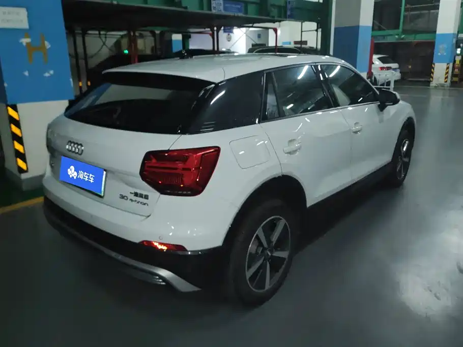 Audi Q2L e-tron — миниатюра 3