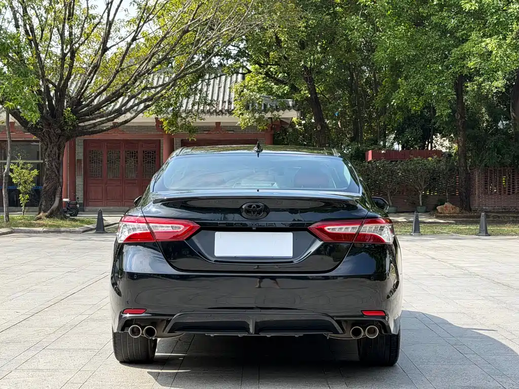 Toyota Camry — миниатюра 19