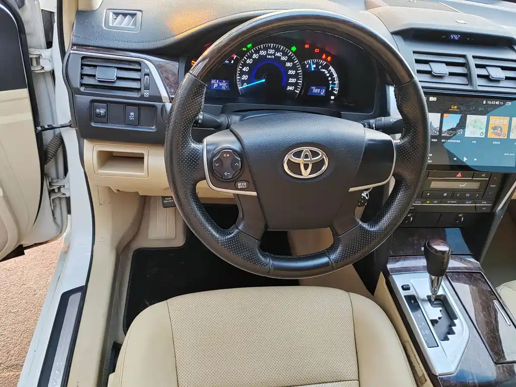 TOYOTA CAMRY
