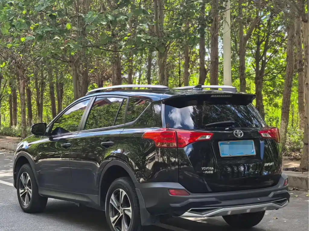 Toyota RAV4 — миниатюра 4