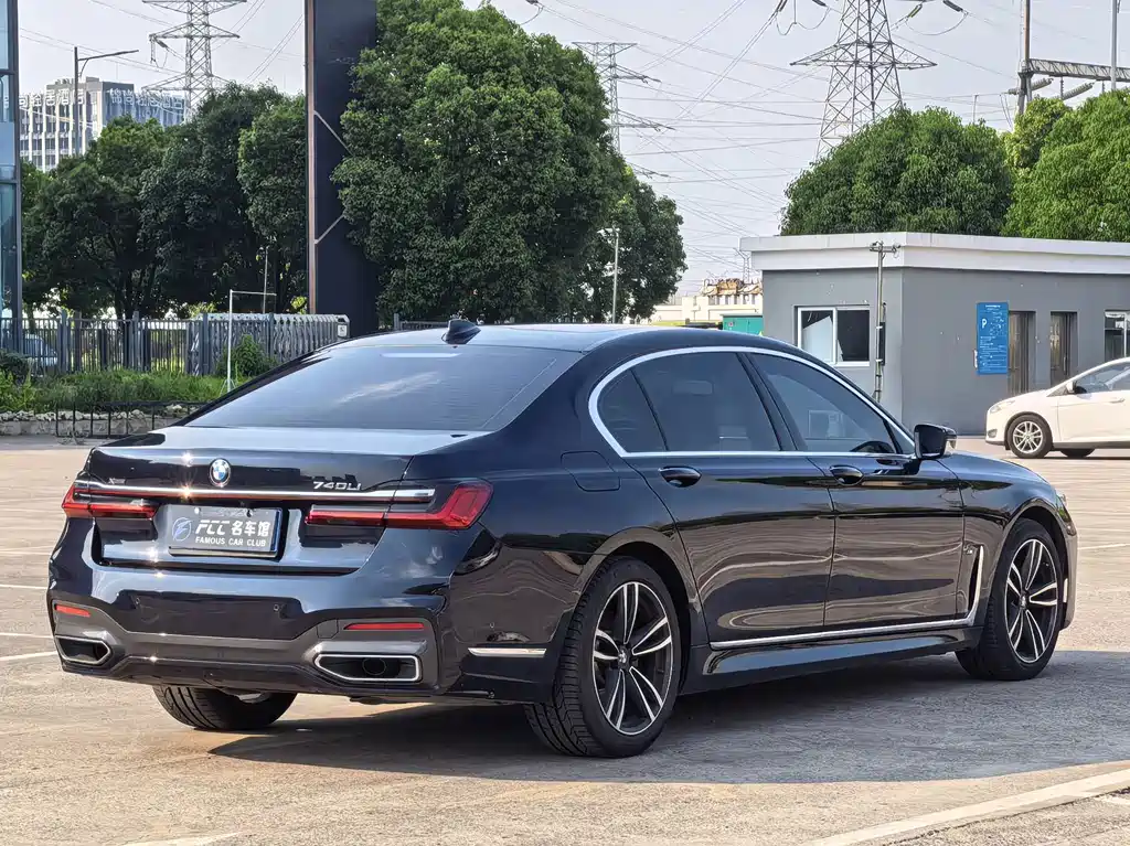 BMW 7 Series — миниатюра 4
