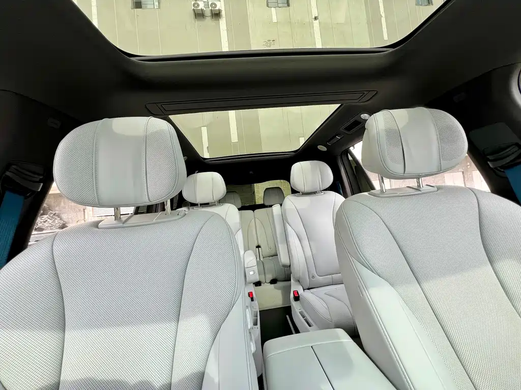 AITO ASK THE WORLD M9