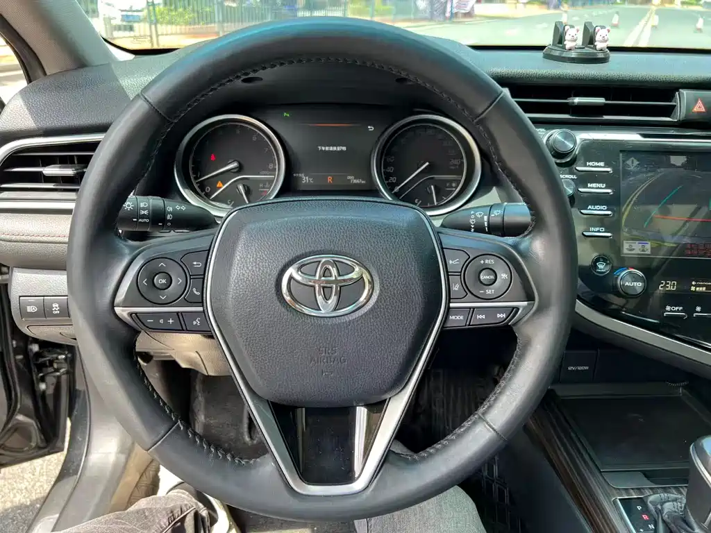 TOYOTA CAMRY