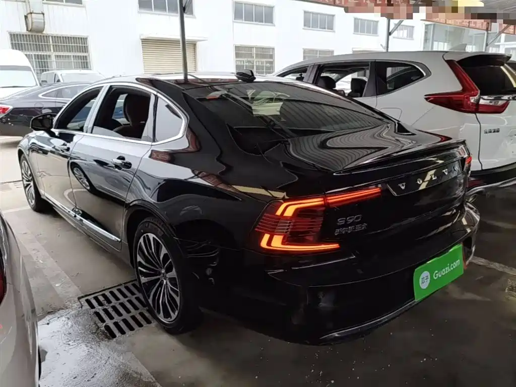 Volvo S90 2024 B5 Luxury