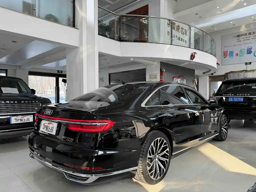 AUDI A8