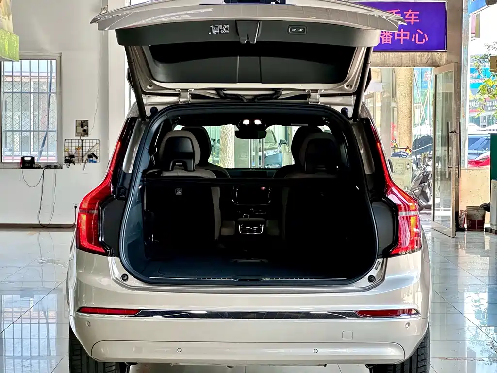 Volvo XC90 — миниатюра 10