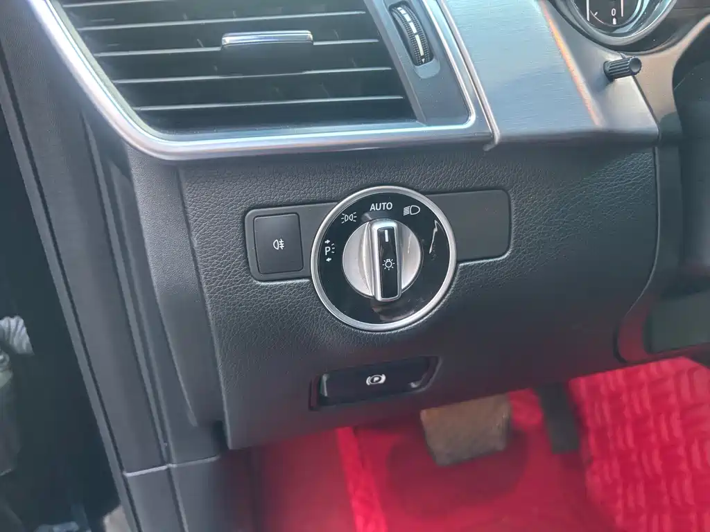 Mercedes-Benz M-Class — миниатюра 12