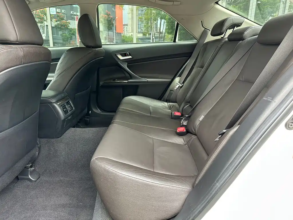 Toyota Reiz 2013 2.5V