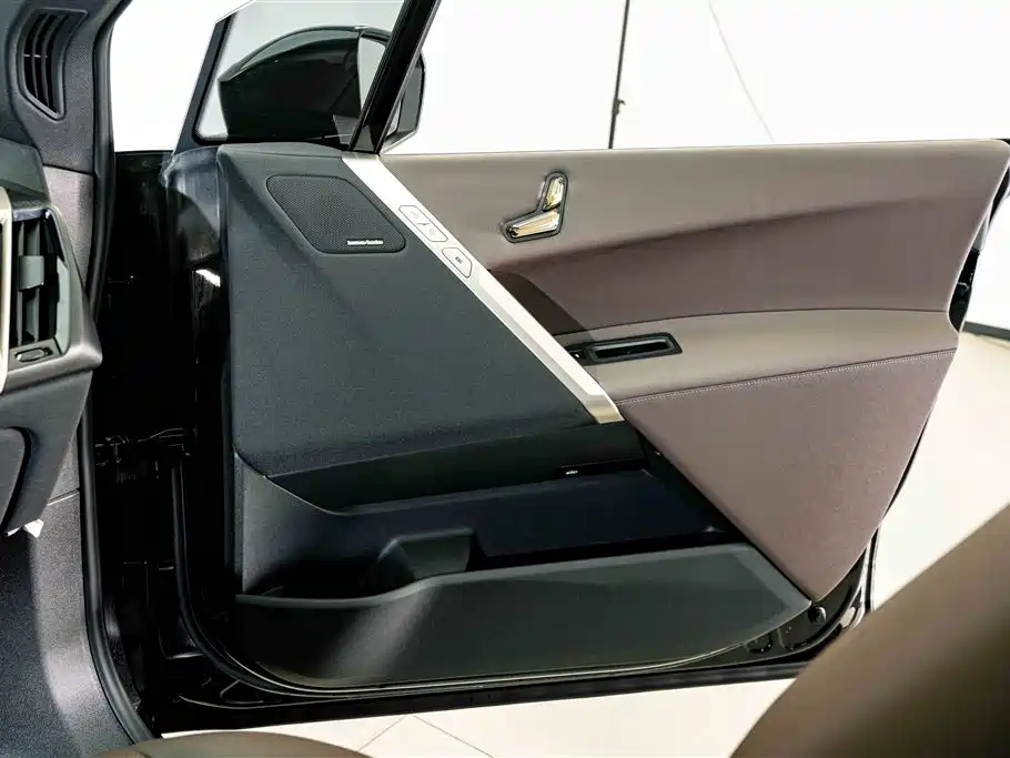 BMW iX — миниатюра 17