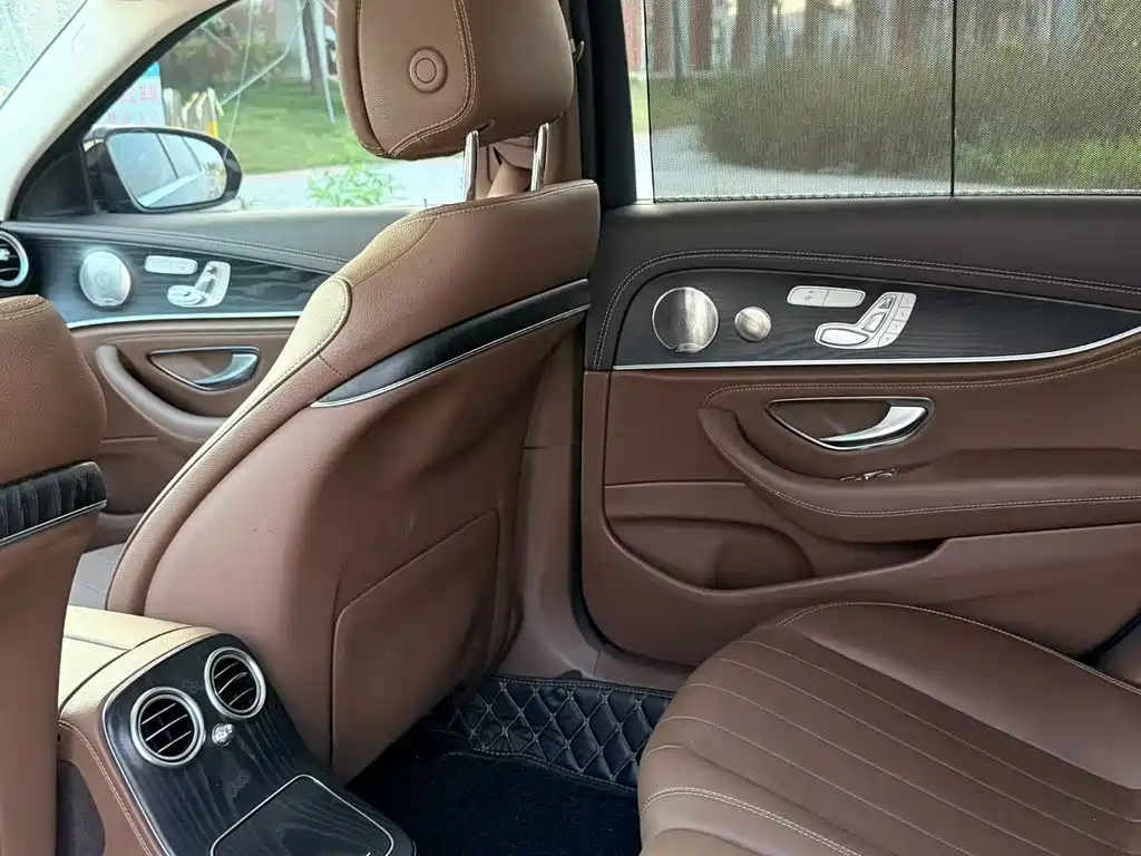 Mercedes-Benz E-Class — миниатюра 6