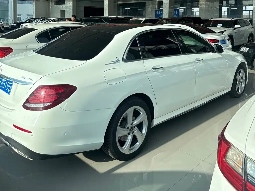 MERCEDES-BENZ E CLASS