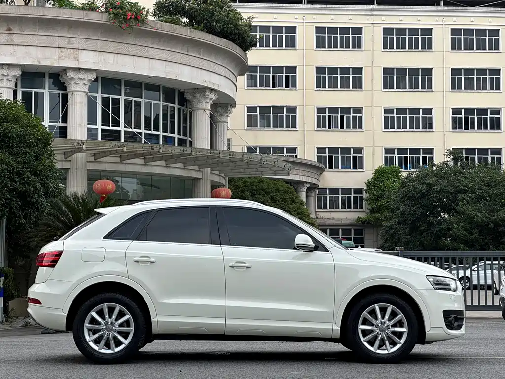 Audi Q3 2013 40 TFSI quattro Luxury