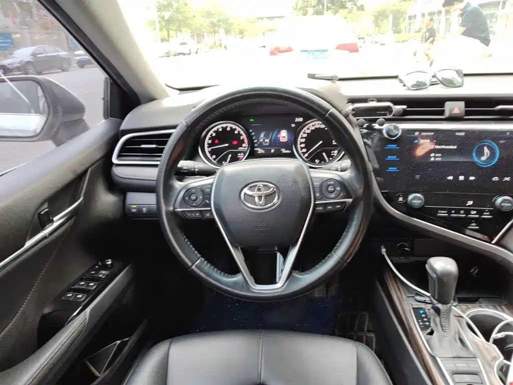 Toyota Camry — миниатюра 3