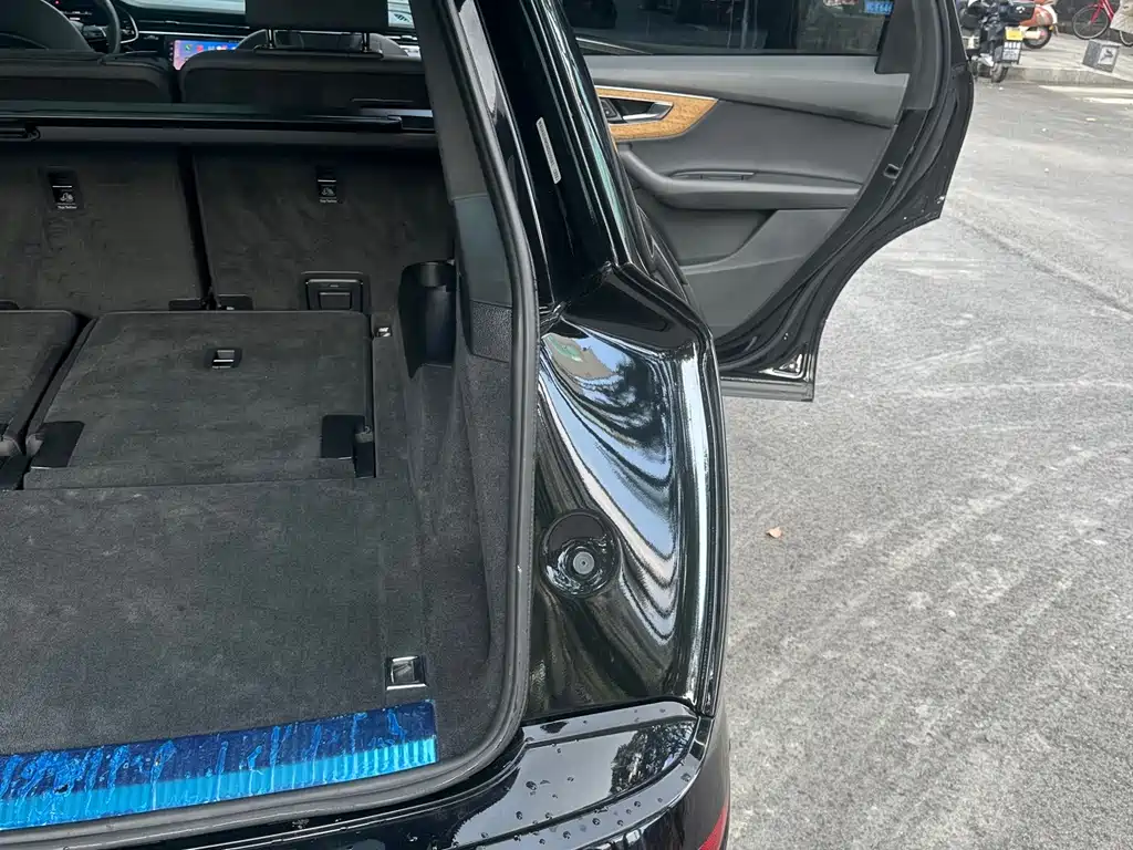 Audi Q7 — миниатюра 6