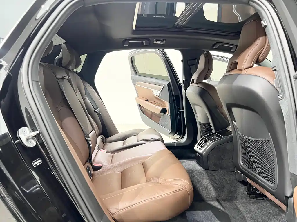 Volvo S90 2023 B5 Luxury