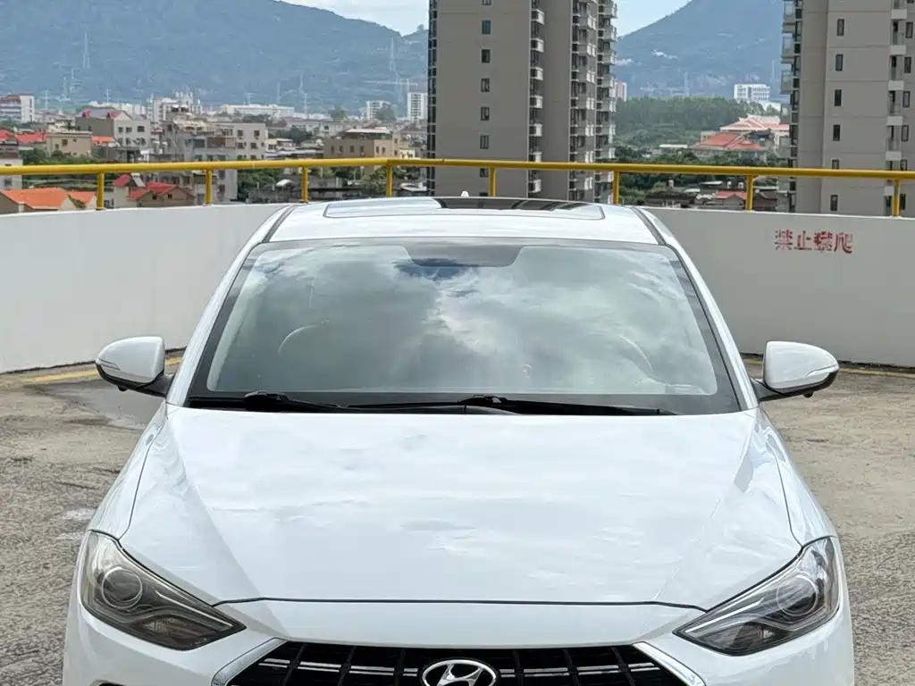 Hyundai Elantra — миниатюра 2