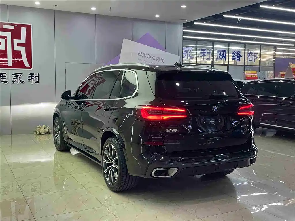 BMW X5 2022 xDrive 30Li Premium M Sport