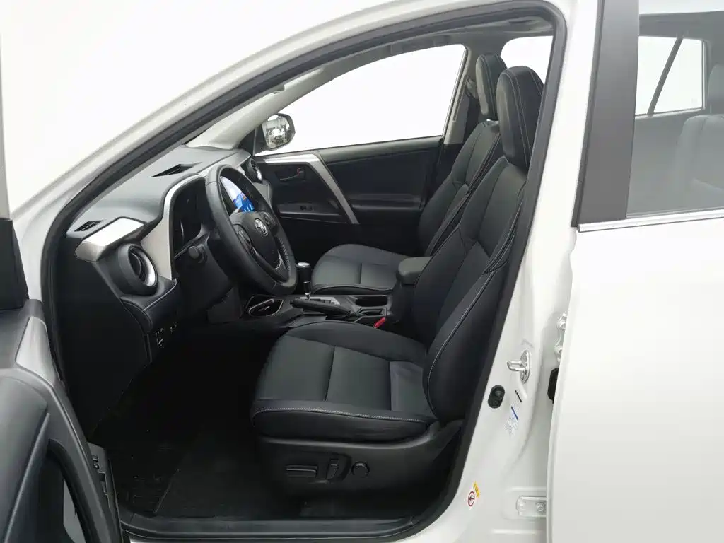 Toyota RAV4 — миниатюра 10