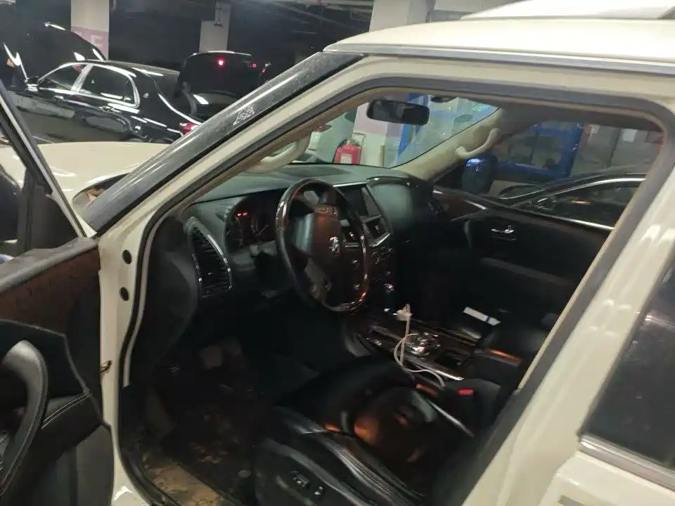 Nissan Patrol — миниатюра 5