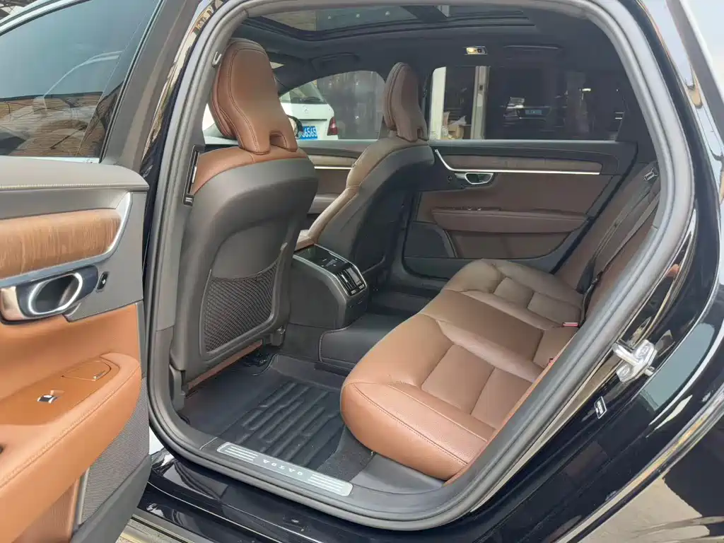 Volvo S90 — миниатюра 8